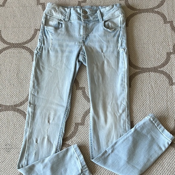 SO highly rise Skinny distressed light wash jeans - Picture 3 of 10